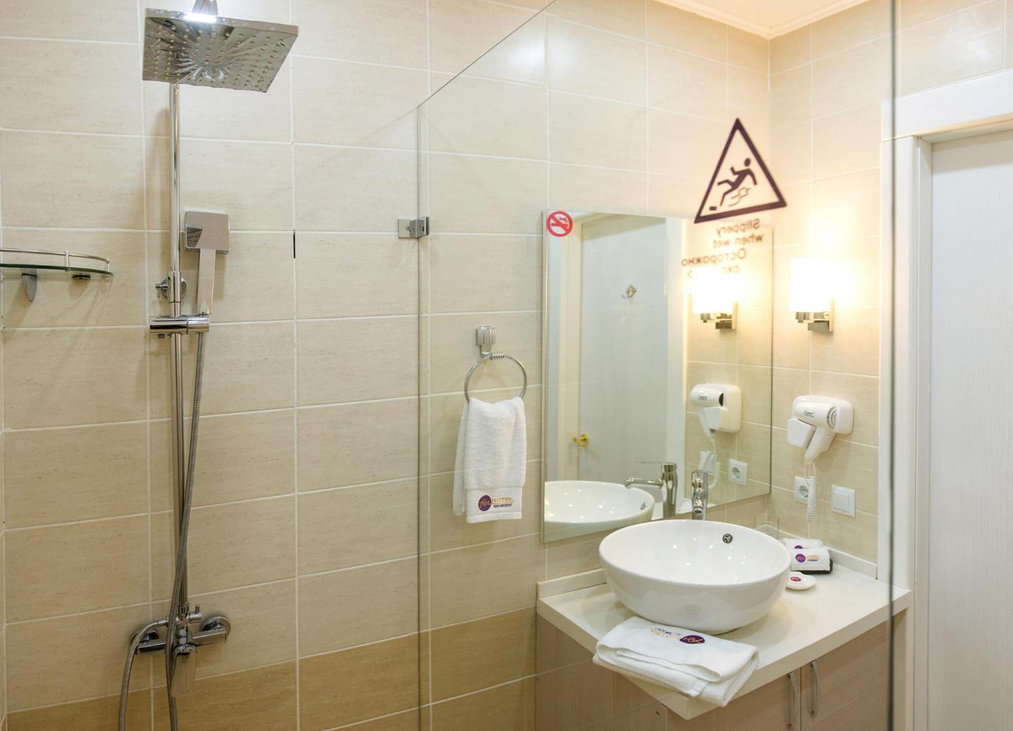Hotel Fn Shymkent Esterno foto