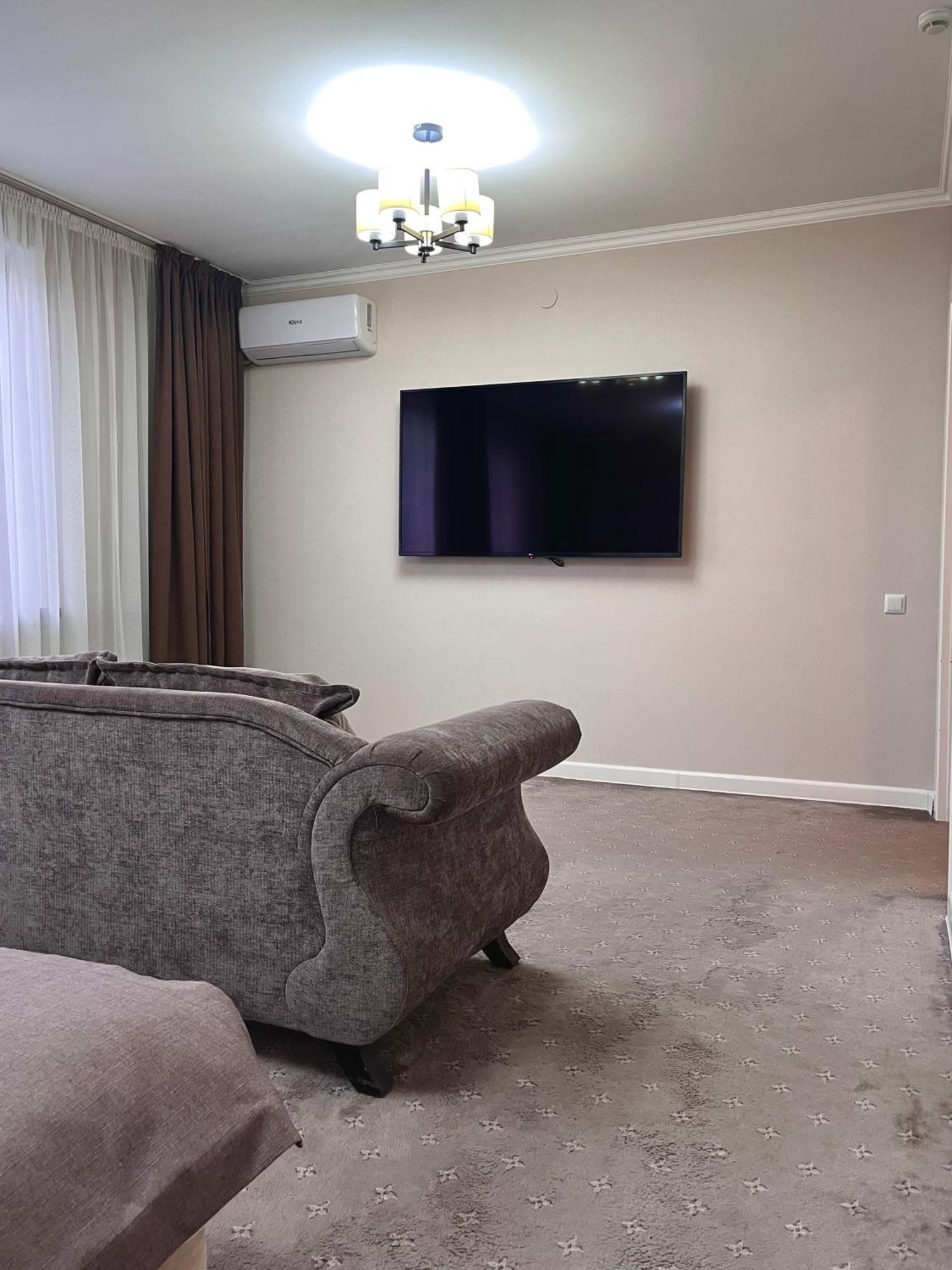 Hotel Fn Shymkent Esterno foto