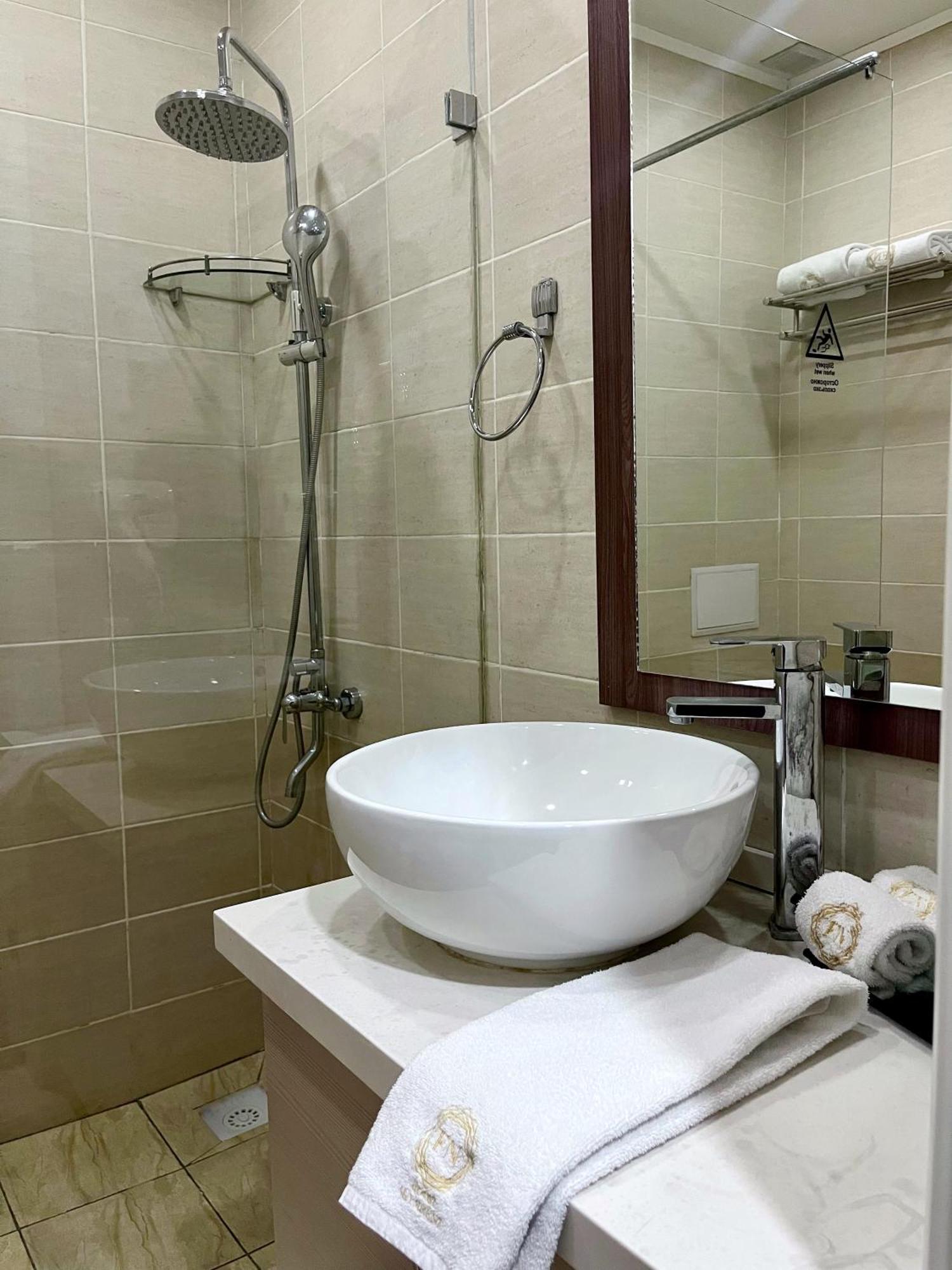 Hotel Fn Shymkent Esterno foto